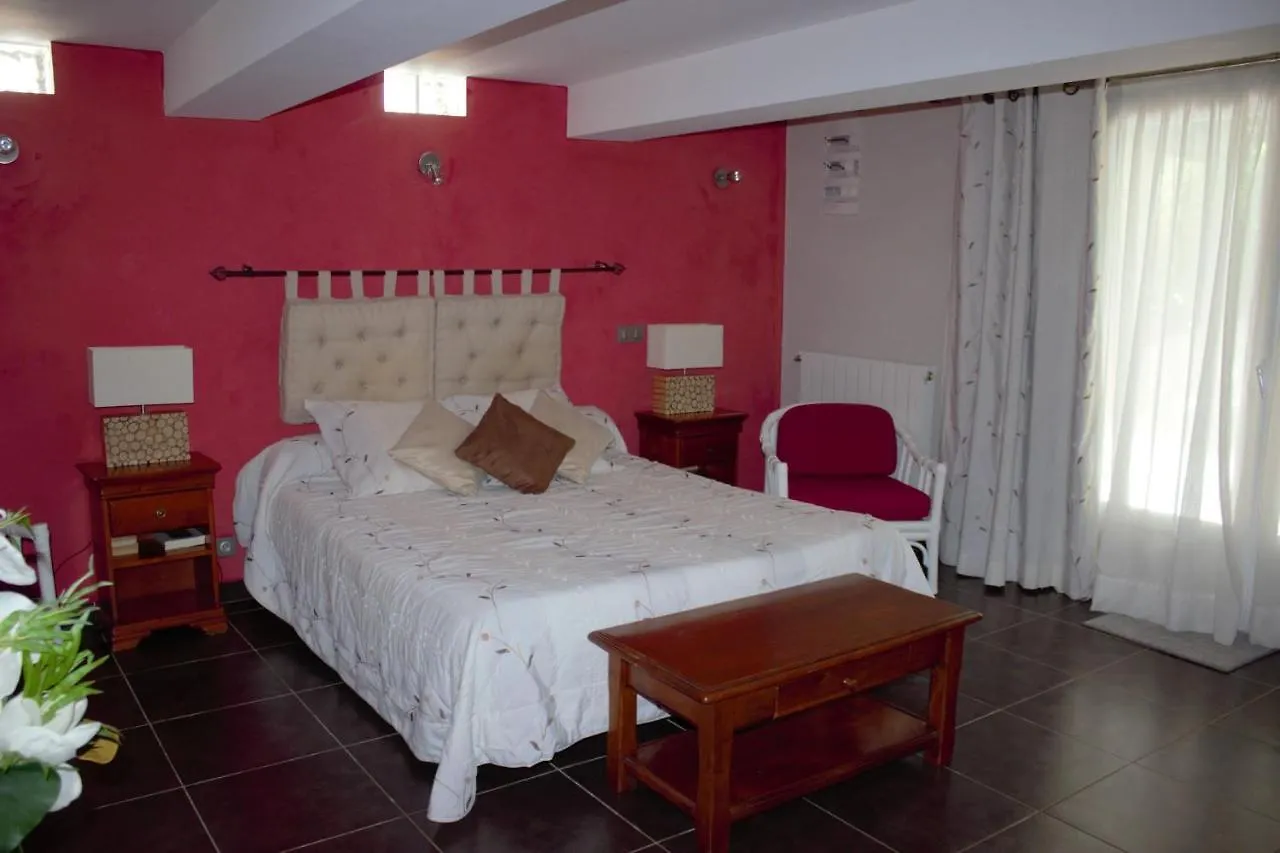 Clot De Felines Chambre Spacieuse Hotel Entrevaux Guest house