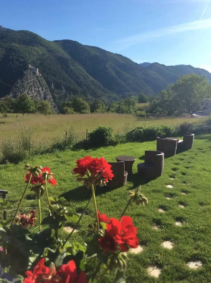 Hotel Clot De Felines Chambre Spacieuse Entrevaux